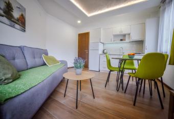 Forest12 has rooms with a private hot tub