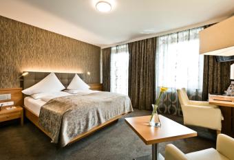 Stadthotel Goldenes Schiff allows 18 year olds to book a room