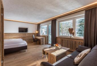 Almhof Kitzlodge - Alpine Lifestyle Hotel has Balcony rooms