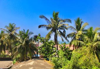 Calangute Beach Center has Smoking rooms