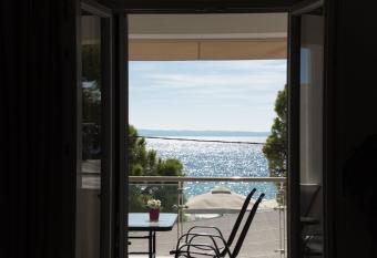 Vertigo Seaside Apartments has Balcony rooms