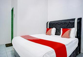 OYO 90209 DK Singarimbun Berastagi Homestay allows 18 year olds to book a room