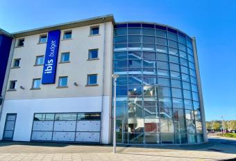 ibis Budget Portishead Marina allows 18 year olds to book a room