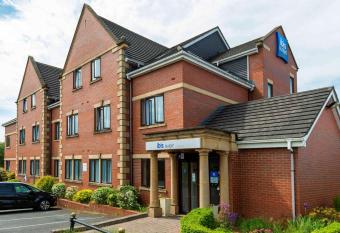 Ibis Budget Bromsgrove allows 18 year olds to book a room