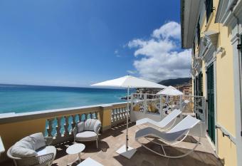 Sublimis Boutique Hotel Adults-Only allows 18 year olds to book a room