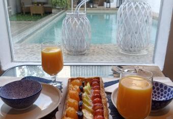 Ca Sa Padrina d Art  -Turismo de Interior allows 18 year olds to book a room