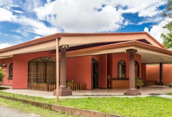 Tico House Bed & Breakfast has Balcony rooms