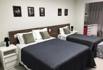 Apart Hotel com Piscina, centro de Brasilia allows 18 year olds to book a room