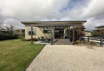 Country Retreats on Ranzau 2 allows 18 year olds to book a room