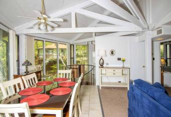 Unit 9 - Treetop 2 Bedroom Villa has rooms with a private hot tub