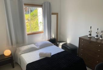 Casa Jequitiba Quartos Mobiliados allows 18 year olds to book a room