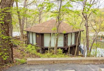 Unit 12 - Treetop 2 Bedroom Villa has Balcony rooms