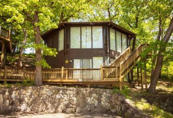 Unit 18 - Treetop 2 Bedroom Villa has Balcony rooms