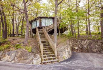 Unit 23 - Treetop 2 Bedroom Villa has Balcony rooms