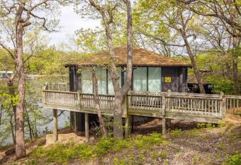 Unit 29 - Treetop 2 Bedroom Villa has Balcony rooms