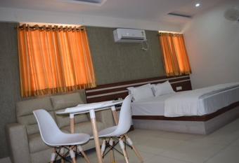 hotel fortune suites has Smoking rooms