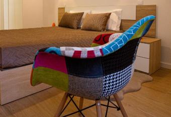 Apartamento C&C allows 18 year olds to book a room