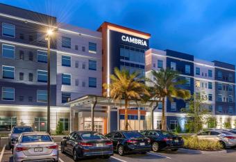 Cambria Hotel Orlando Airport allows 18 year olds to book a room