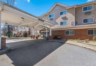 MainStay Suites Columbus near Fort Benning allows 18 year olds to book a room