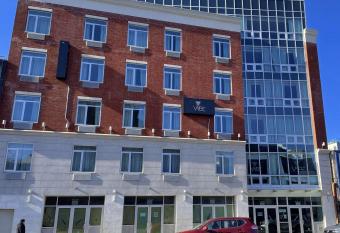 Red Roof PLUS+ Brooklyn - Flatbush Ave has Balcony rooms