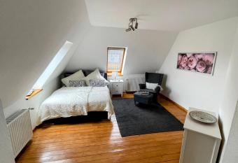 *To hus* Wohnung am Rande von Jever allows 18 year olds to book a room