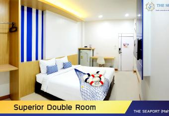 THE SEAPORT Hotel                                                     has Balcony rooms