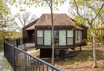 Unit 110 - Treeloft 3 Bedroom Villa has Balcony rooms