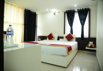 Miles Inn Hotel has Balcony rooms