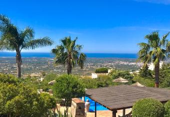 Casa da Borboleta allows 18 year olds to book a room