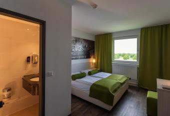 LifeHotel Vienna Airport allows 18 year olds to book a room