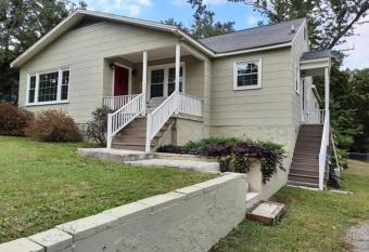 Single Family Home in Rossville GA! has Balcony rooms