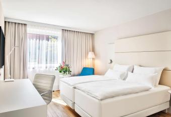 NH Vienna Airport Conference Center allows 18 year olds to book a room