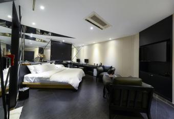 Life Style S Hotel has Smoking rooms