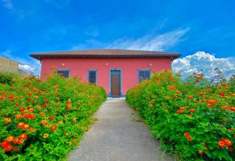 CS VILLA FRONTE ETNA has Balcony rooms