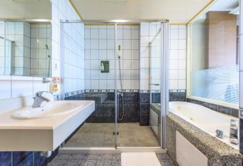 Yunlin Gukeng Da-Hu Villa B&B has rooms with a private hot tub