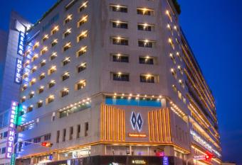 Twinstar Hotel allows 18 year olds to book a room