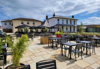 The Oakwood Hotel by Roomsbooked allows 18 year olds to book a room