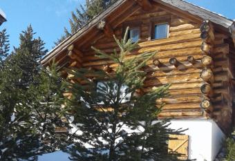 Bas de Chalet Canadien has Balcony rooms