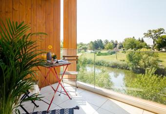 Il Lago - Azur - Cozy Luxurious Smart Home By The Lake has Balcony rooms