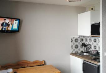 Studio r  nov   Chamrousse, au pied des pistes. has Balcony rooms