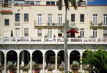 Palm Beach Hotel with Juliette Balconies! 2 blocks from beach! Historic Landmark has Balcony rooms