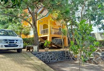 Homestay Sinar Bulan has Balcony rooms