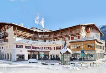 Das Alpenhaus Kaprun has Balcony rooms