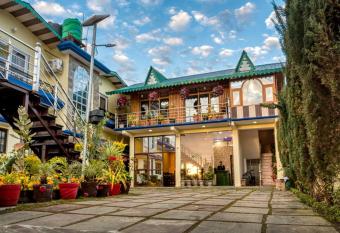 The Walnut Creek has Balcony rooms