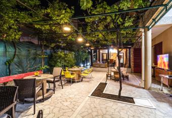 Hostel Budva has Balcony rooms