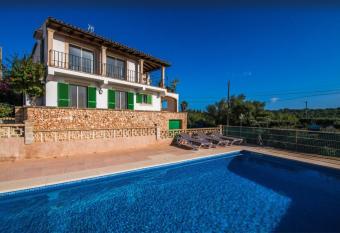 Algueret has Balcony rooms