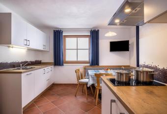 Ichatme Klima Apartment 1 has Balcony rooms