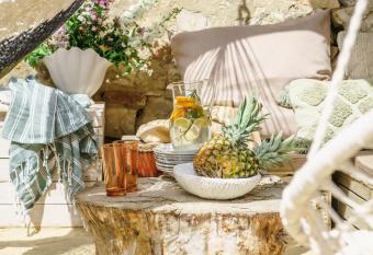 Dejavu H  z has Balcony rooms