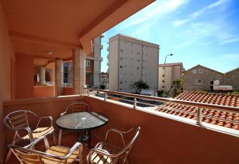 Apartments Fjondra has Smoking/Balcony rooms