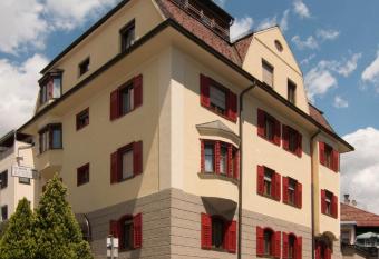 Hotel Tautermann allows 18 year olds to book a room